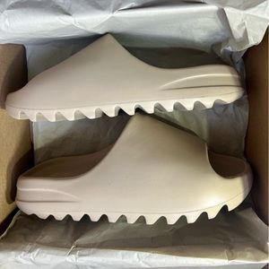 DS Yeezy slide pure size 8